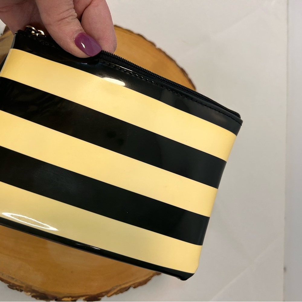 Kate Spade Lolly Penn Valley Patent Striped Mini Pouch Wallet‎ & 3 New Socks - Picture 6 of 8